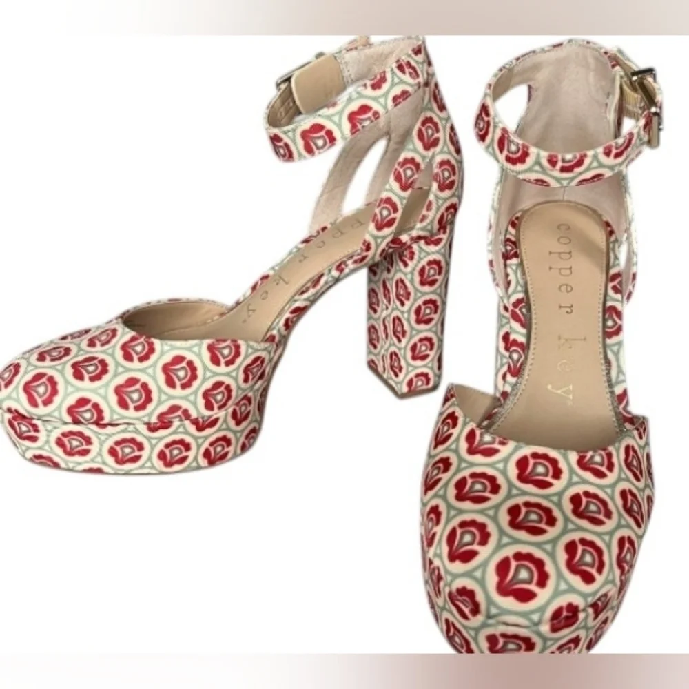 Retro Pinup 9 Rockabilly Whimsical Flower Power Platform Ankle Strap Shoe New